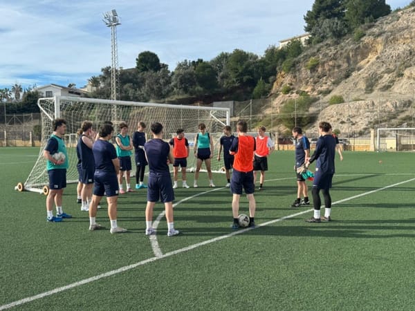 Sonne, Fussball und Mani Matter: FC Stäfa 2 rüstet sich in Spanien für die Rückrunde