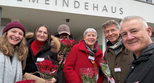 Eingesandt: Valentinsgrüsse der SP Stäfa: Rote Rosen und gute Gespräche