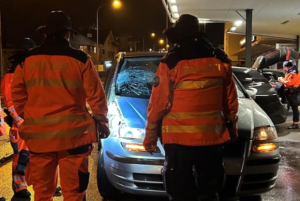 Schwerer Unfall in Hombrechtikon: Zwei Fussgänger von Auto erfasst