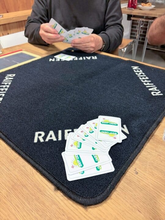 Karten, Käse und Gemeinschaft: Rückblick auf den Jass- und Fondueplausch 2026 der SVP Männedorf