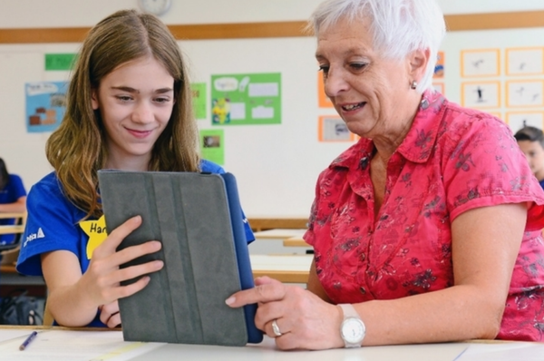 Handy, Tablet oder Laptop – Schüler zeigen Senioren wie’s geht!