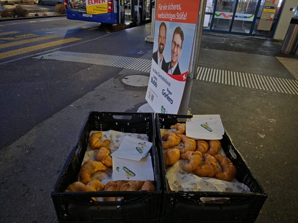 Gipfeli und politische Gespräche: SVP Stäfa sucht den Dialog am Bahnhof
