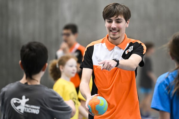 Pfeife statt Ball: Werde für einen Tag Handball-Schiedsrichter in Stäfa