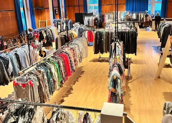 Nachhaltig shoppen: Kleiderbörse Stäfa schenkt Mode ein zweites Leben