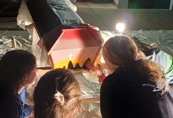 Kaffee am Sarg: Wenn die Kirche das Gespräch im Quartier sucht