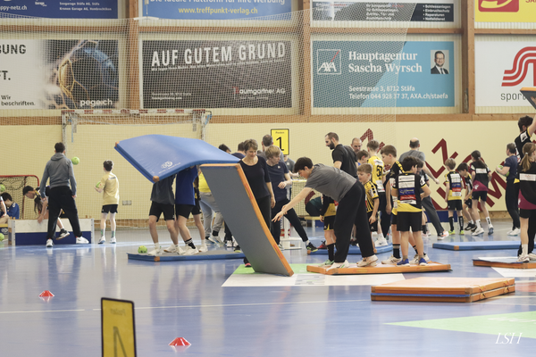 Sportlicher Einsatz und Teamgeist: Der 20. Sponsoring-Parcours von Handball Stäfa