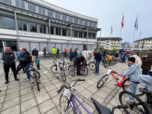 Eingesandt: Strahlende Gesichter und 50 Velos für Afrika