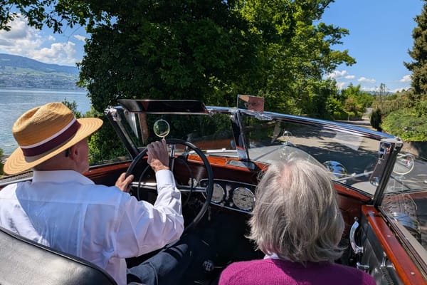 Mercedes-Oldtimer begeistern an der Alten Landstrasse und in der Villa Sunneschy