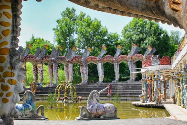 Frauenverein Männedorf erkundet fantastische Skulpturenwelt im Bruno Weber Park