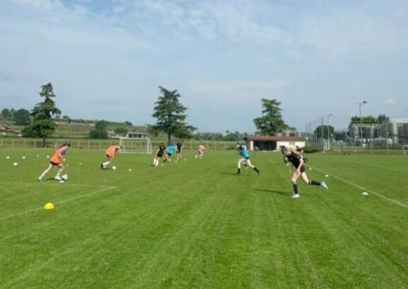Training, Pizza, Gardaland: Wie war das Camp der FC Männedorf Juniorinnen?