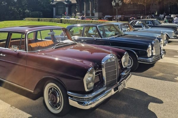 Mercedes-Benz Oldtimer rollen durch Stäfa und Hombrechtikon