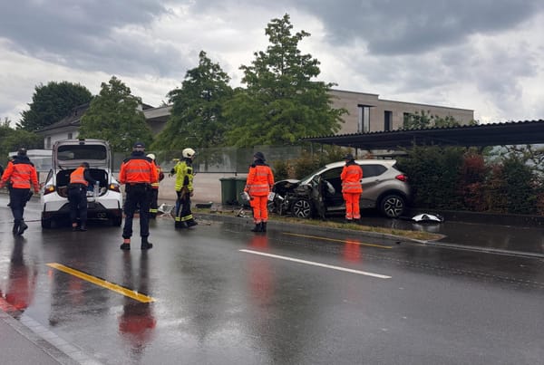 Frontalkollision in Stäfa auf der Seestrasse mit drei Verletzten
