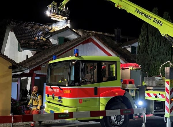 Dachstockbrand in Hombrechtikon: Hoher Sachschaden, keine Verletzten
