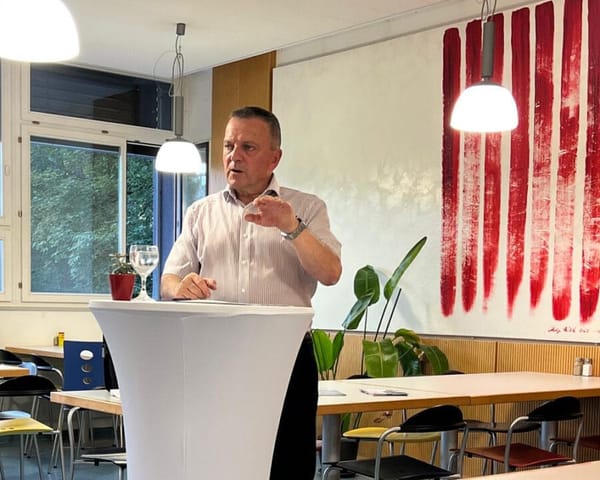 Walter Wobmann wirbt in Hombrechtikon für Neutralitätsinitiative