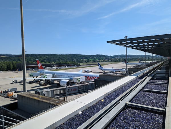 Gewerbeverein Hombrechtikon erkundet die Gepäcklogistik am Flughafen Zürich