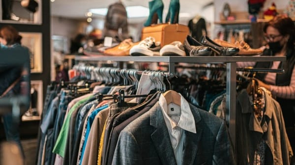 Tauschen statt kaufen: Walk-in Closet öffnet in Männedorf den Kleiderschrank