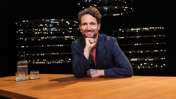 Vom Klassenzimmer ins TV-Studio: KUE-Lehrer Michael Räber moderiert die «Sternstunde Philosophie»